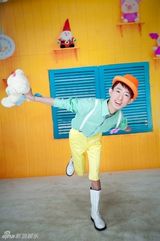 组图：《快男》海选“奇葩男”写真风格多样