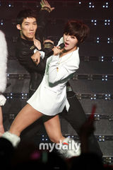 组图：韩组合Brown Eyed Girls首尔开唱热辣性感
