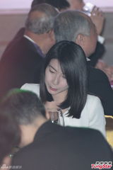 组图：郭晶晶独自出席活动 宽松黑裙孕味甚浓