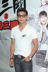 组图：林峰宣传《回到三国》杨怡赞马国明演得好