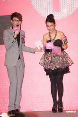 高清图：阿娇出席商业活动 短裙俏丽嘟嘴扮可爱