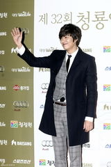 组图：第32届韩国青龙电影奖颁奖典礼群星闪耀