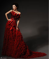 组图：李涵为航天英雄唱颂歌 红色写真曝光