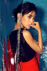 组图：马苏质感封面大片 坦言不能辜负爱与梦想