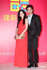 组图：纪文蕙大婚性感露半球 曾之乔杨佑宁也想婚