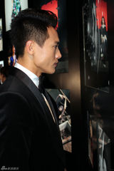 组图：高云翔亮相Vogue庆典 有型有款被赞国际范儿