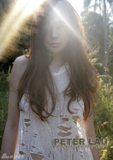 组图：周韦彤写真大秀身材 半裸出镜来势“胸”猛 