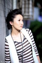 幻灯图：邹涵虹全新秋日写真 展邻家女孩清澈气息