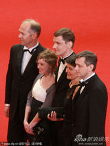 幻灯图集：《我的欢乐》戛纳首映 世界小姐抢镜