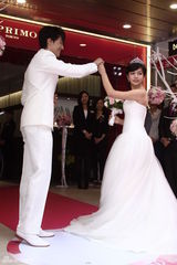 组图：锦荣当幸福大使扮英俊新郎 暂无结婚打算