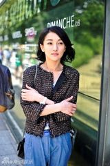 组图：周迅街拍造型时尚一秒钟变御姐