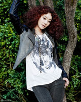 高清组图：韩星徐孝琳写真春意盎然爆炸头俏皮