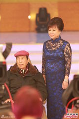 组图：赌王数百万支持太太 何超莲吴克羣献艺