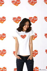 高清图：文根英金强宇携手为慈善 展现温暖笑容