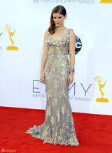 组图：艾美奖红毯 凯特-玛拉刺绣长裙宛如花仙