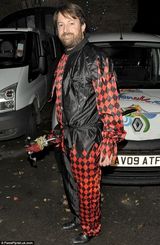 组图：众星亮相万圣节派对 凯特-摩斯白面红唇诡异