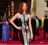 高清组图：奥斯卡红毯朱迪-格雷尔拼接裙曲线撩人