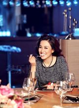 组图：沈傲君居家大片享受温馨浪漫下午茶