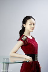 组图：童瑶全新写真曝光 笑容温婉身材火辣