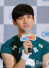 组图：《艺体能》现场 昌珉李钟秀玩命练习