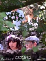 组图：歌手李孝利低调完婚 头戴花冠白裙唯美