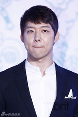 组图：JYJ朴有天金俊秀出席粉丝博览会开幕式