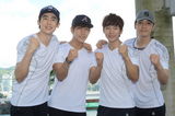 组图：韩国组合2PM龙舟赛事不敌对手