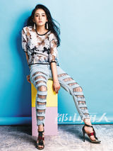 组图：娜扎登杂志封面 清新靓丽唯美动人