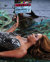 高清组图：麦莉-赛勒斯拍新歌MV 孔雀战衣华丽