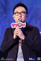 组图：韩女团2NE1出演节目《热情乐书》