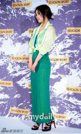 李胜基白衬衣帅气亮相 南圭丽(南奎丽)绿裙清丽淡雅(图)