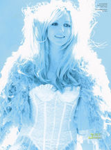 组图：布兰妮拍五彩时尚大片 背部全裸秀纹身