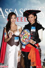 组图：香港名模JessicaC秀警钟乳疑露乳晕