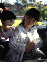 组图：Cindy美国酒店疯玩无困意 田亮崩溃