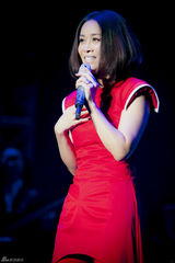 组图：那英上海感动开唱 回溯二十年流金岁月