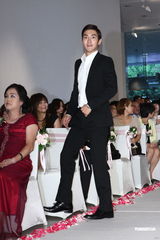 组图：纪文蕙大婚性感露半球 曾之乔杨佑宁也想婚