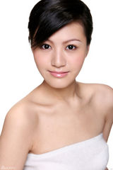 组图：杨渝渝冬日写真曼妙身姿展魅力