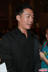 组图：TVB高层设宴 杨怡徐子珊靓丽出席