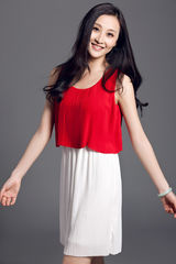 组图：钱璇全新时尚写真 温馨甜美笑容