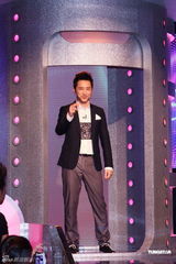 组图：庾澄庆新节目改当红娘 与隋棠被凑对显尴尬