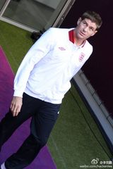 组图：李克勤直击英格兰备战 鲁尼植发茂密