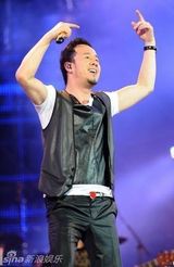 幻灯：中歌榜音乐节第四天 孙楠莫文蔚领万人合唱