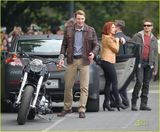 组图：《复仇者》热拍 斯嘉丽现身片场短发干练