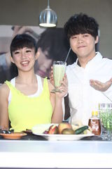 组图：曾昱嘉将开唱压力大 郭书瑶亲自下厨煮补品