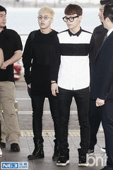 组图：EXO-M成员潮装亮相机场 帅气十足