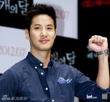 组图：朴寒星金基石等出席新片《两个月亮》发布会