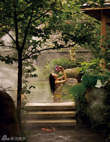 组图：秦岚全新写真拥抱大自然 展现清新美态