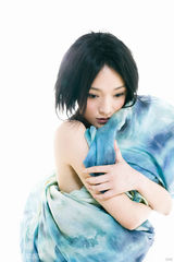 幻灯图：周迅年度封面大盘点 独特魅力成时尚新宠