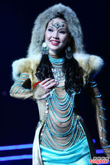 组图：亚洲超模大赛现场换装 旗袍瞬间变泳装