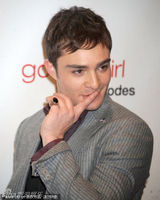 组图：莱弗利与梅斯特斗艳《绯闻少女》庆百集派对